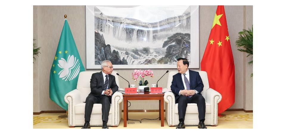 夏寶龍主任會見行政長官岑浩輝