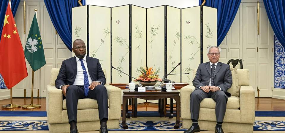 行政长官岑浩辉会见葡语都市联盟会员大会代表团