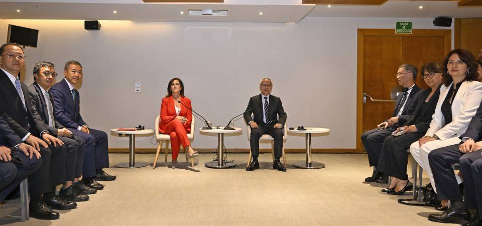 行政長官與西班牙參議院第二副參議長羅德里格斯會面