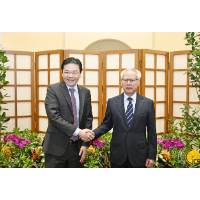 行政長官岑浩輝拜訪新加坡總理兼財政部長黃循財