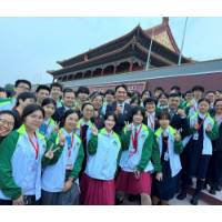 “向國旗敬禮” 港澳青少年升旗隊代表訪京團在天安門廣場觀看升旗儀式
