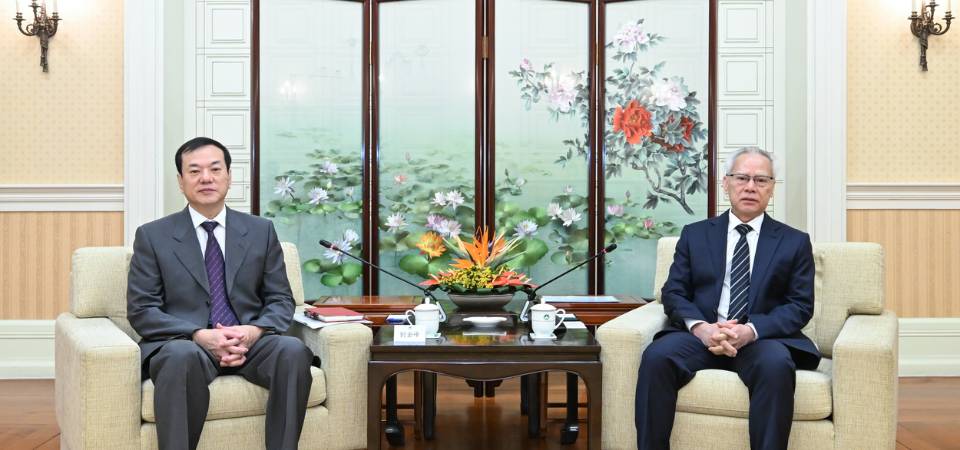 行政長官岑浩輝與國家衛健委副主任、 國家中醫藥管理局局長劉金峰會面