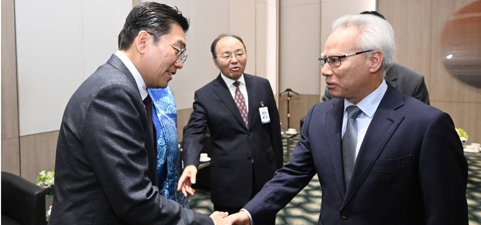 行政長官岑浩輝與馬來西亞投資、貿易及工業部副部長沈志勤一同會見隨團企業家代表